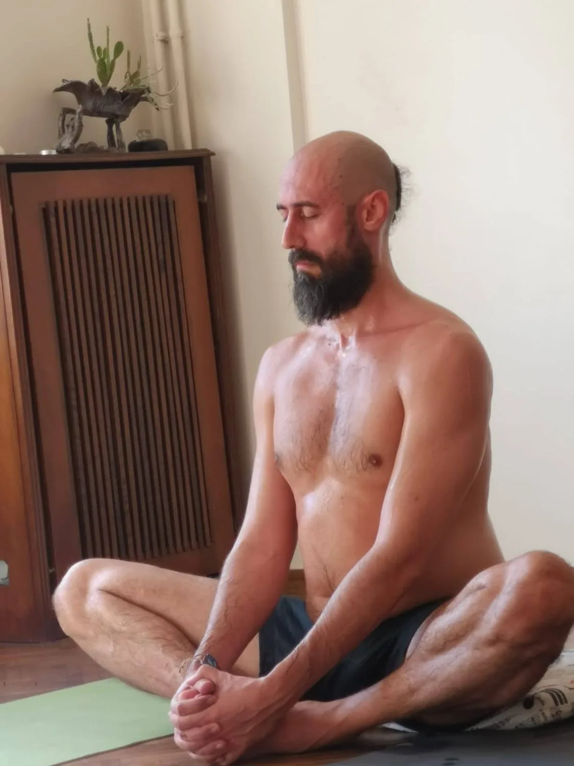 Fatih Elmas meditasyon yaparken